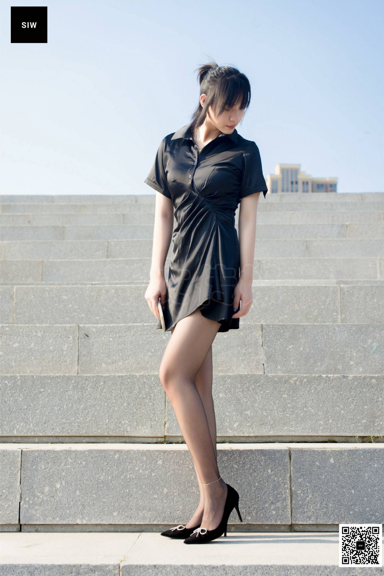 SIW斯文传媒 091 思琪 真丝修身超短低腰裙